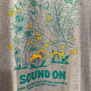 Levi’s Graphic Tee Sound On Mother Nature, Men’s Size M Relaxed Fit, Gray TShirt